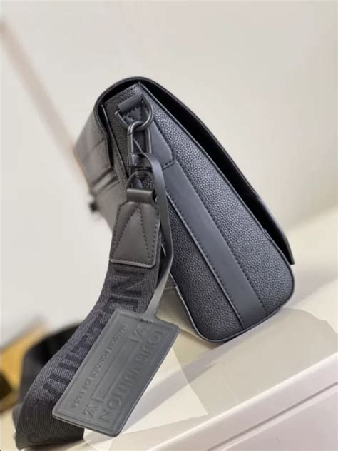 louis vuitton takeoff messenger